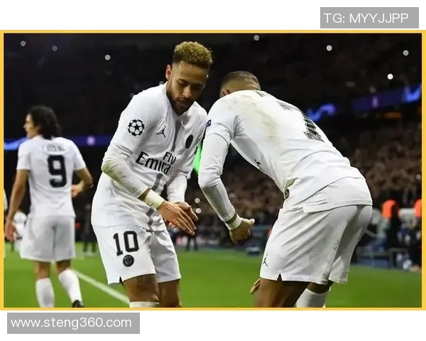 足球明星魅力瞬间集锦展现他们的帅气风采与激情时刻